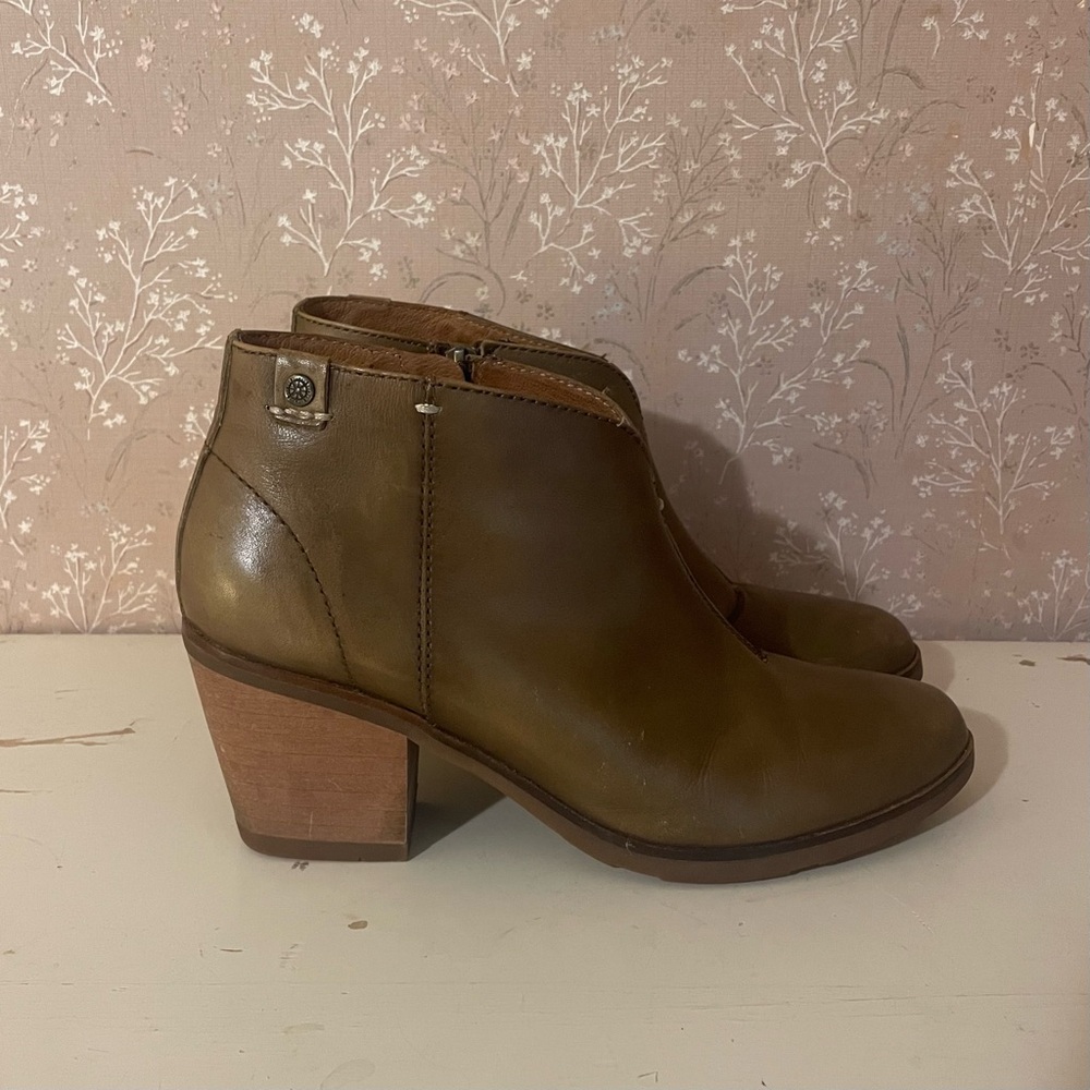 Bussola Ankle Boots With Wood Heel Size 40